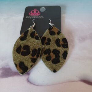 NWT PAPARAZZI GREEN LEOPARD CHRISTMAS EARRINGS